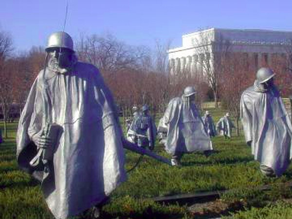 Korean War memorial and Lincoln memorial