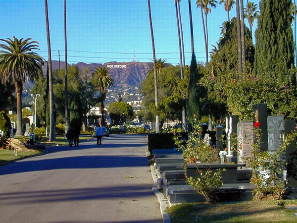 Hollywood Forever Cemetery, Hollywood sign