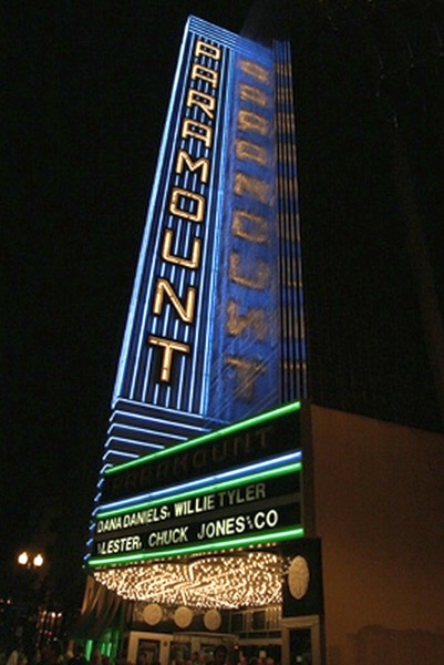 Paramount Theater, sign lighting effects
