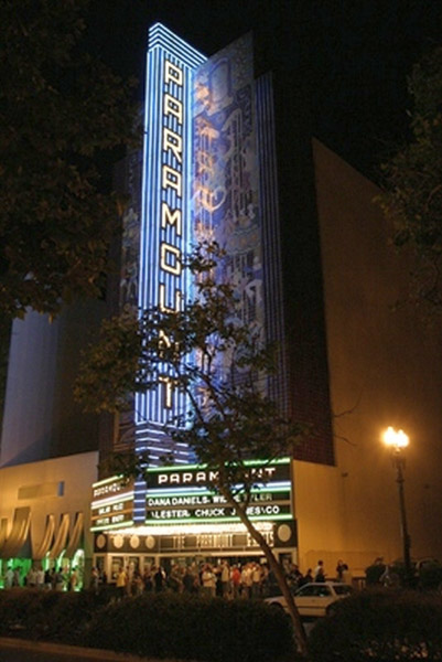 Paramount Theater, sign lighting effects