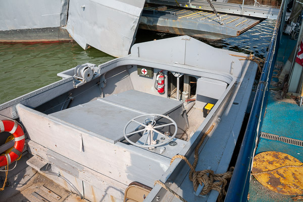LST-325, landing craft