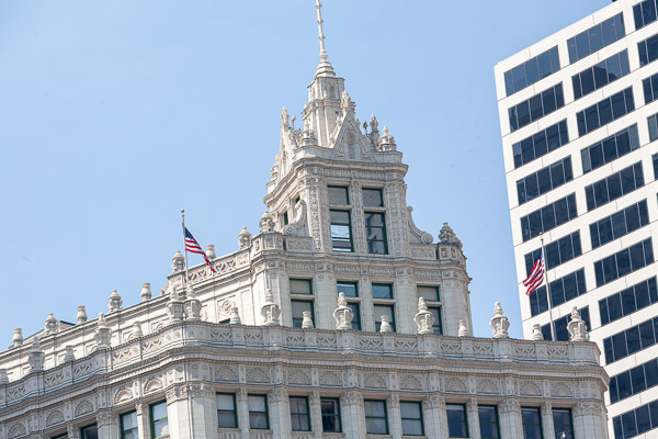 Architecture tour from the Chicago river