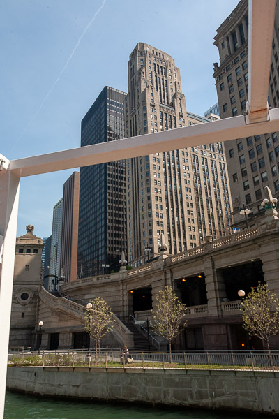 Architecture tour from the Chicago river