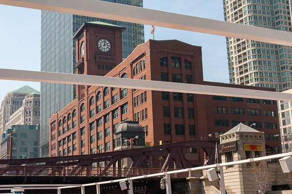Architecture tour from the Chicago river
