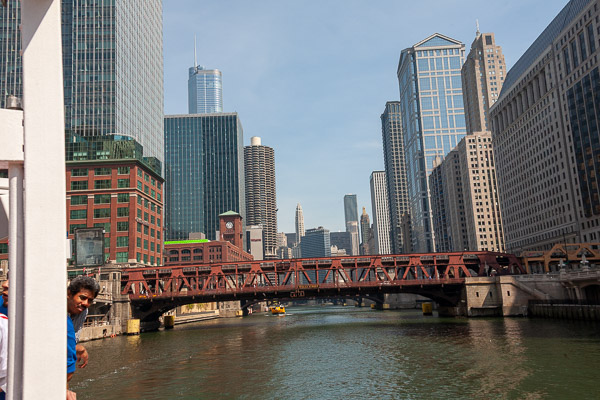 Architecture tour from the Chicago river