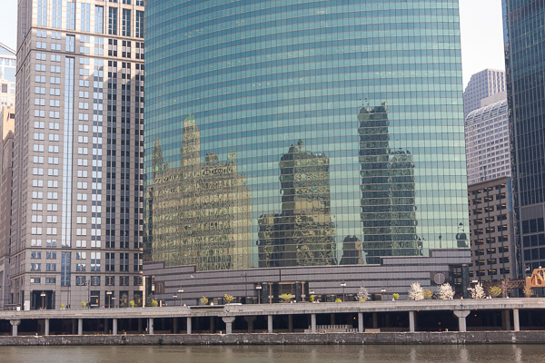 Architecture tour from the Chicago river