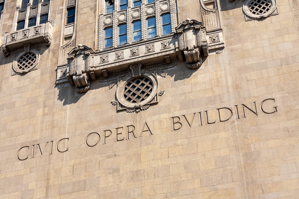 Architecture tour from the Chicago river