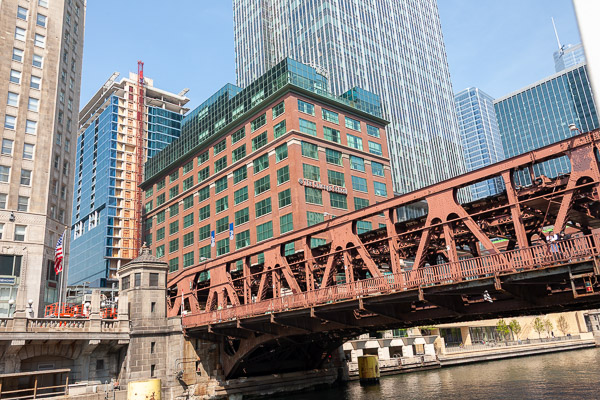 Architecture tour from the Chicago river