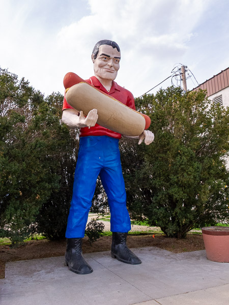 Bunyuns giant, Atlanta, IL