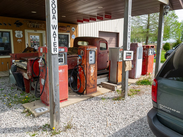 Henry's Ra66it Ranch, Staunton, IL