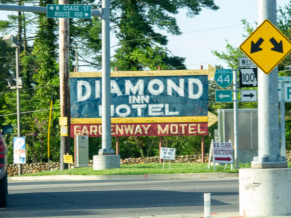 Diamond Inn Motel sign at Villa Ridge, MO