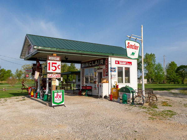 Sinclair Gas Station at Gay Parita, MO