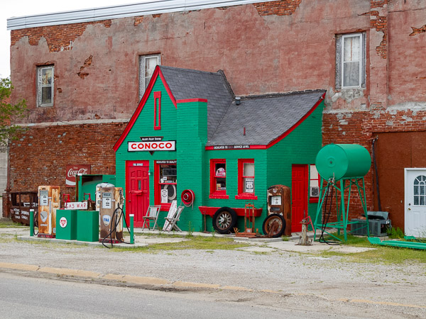 Allen's Filling Conoco Station in Commerve, Oklahoma