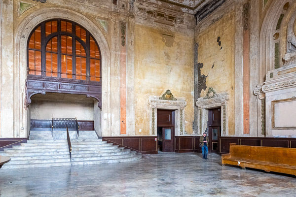16th Street Train Station, main lobby