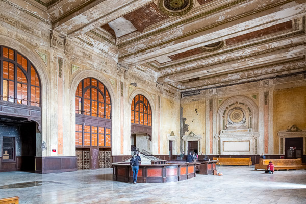 16th Street Train Station, main lobby
