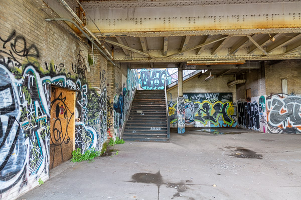 16th Street Train Station, platform