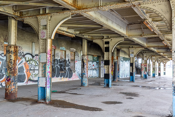 16th Street Train Station, platform