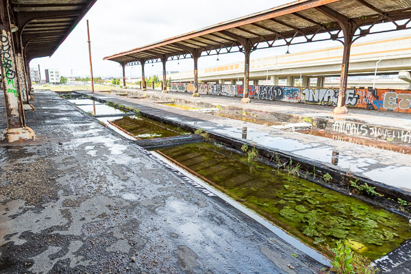 16th Street Train Station, platform