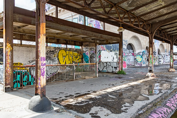 16th Street Train Station, platform