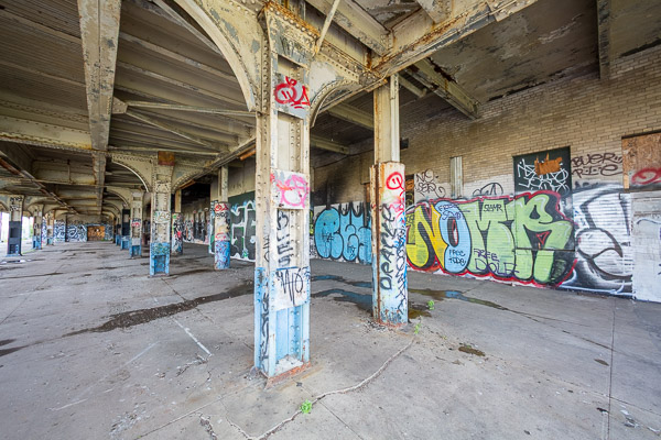16th Street Train Station, platform