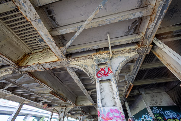 16th Street Train Station, platform