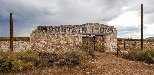 Two Guns roadside attraction along Route 66