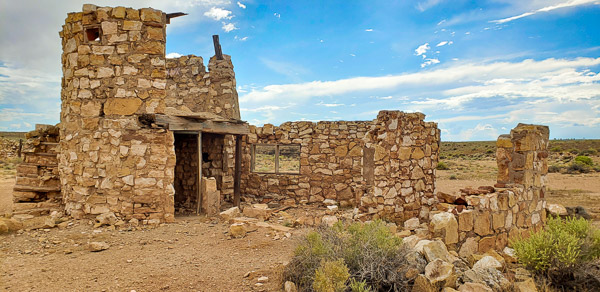 Two Guns roadside attraction along Route 66