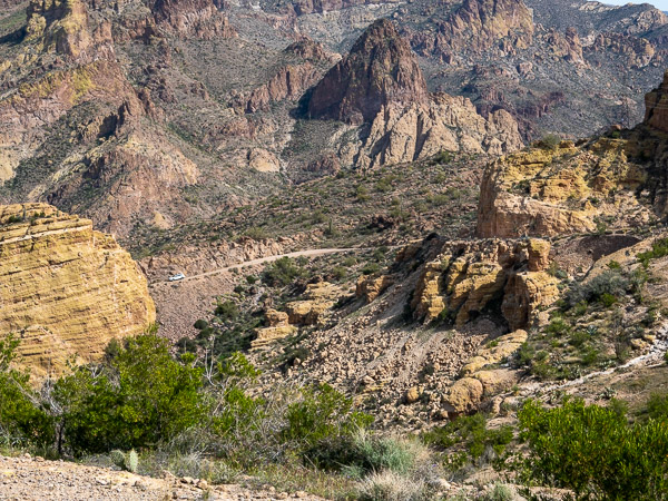 Single lane porting of the road