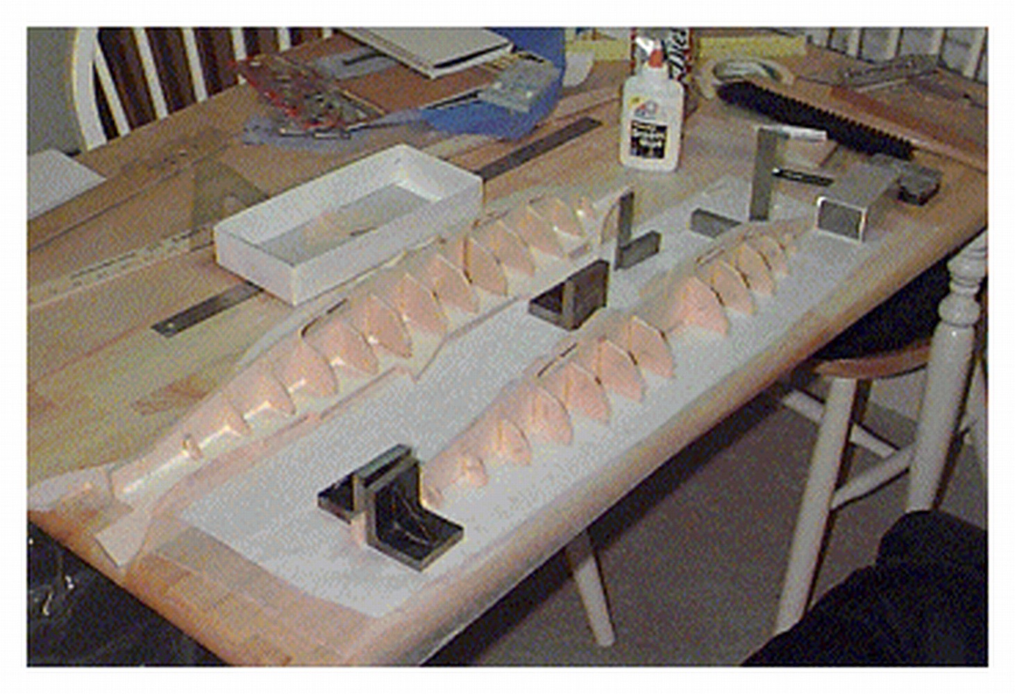 Assembly of the bulkheads with the keel pieces