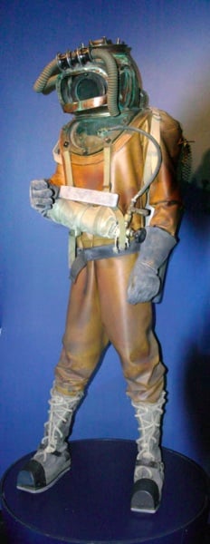 Epcot Center, 20,000 leagues under the sea exhibit