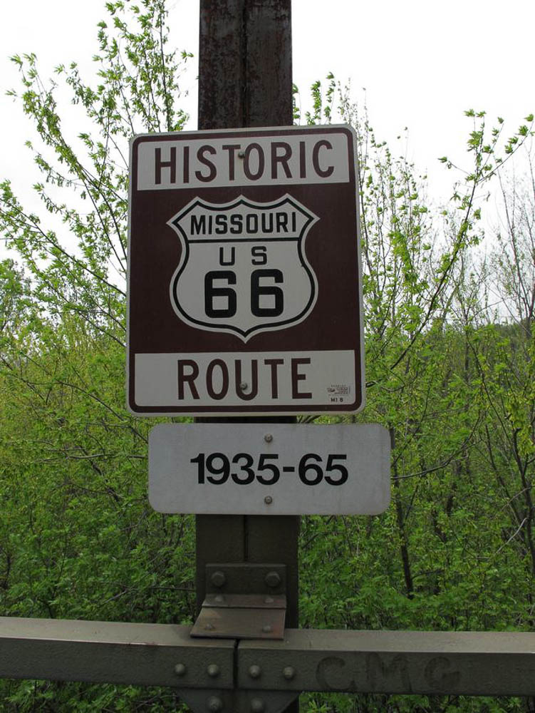 Driving Route 66, Chain of Rocks bridge
