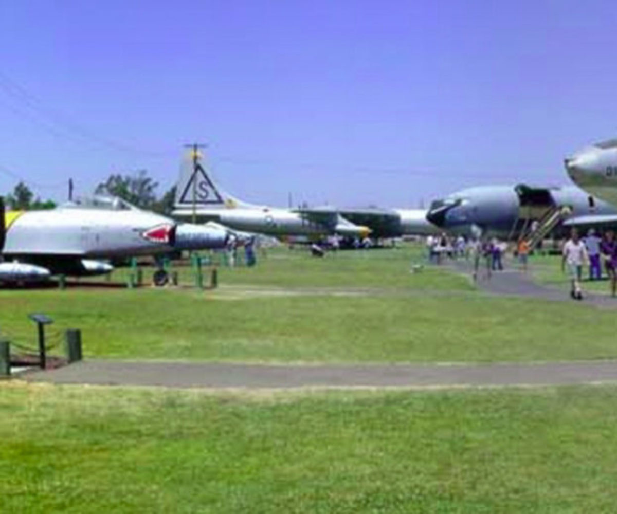 Castle Air Museum, Atwater CA, May 2001